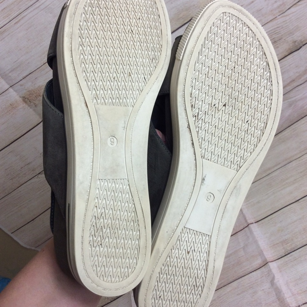 Eileen Fisher Good Criss Cross unbuckle leather sandal. Green. Size 9 - Picture 8 of 9